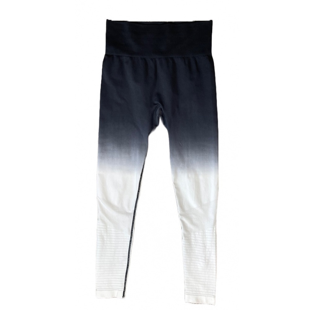 Zyia black and white ombre performance high rise 7/8 24' workout legging